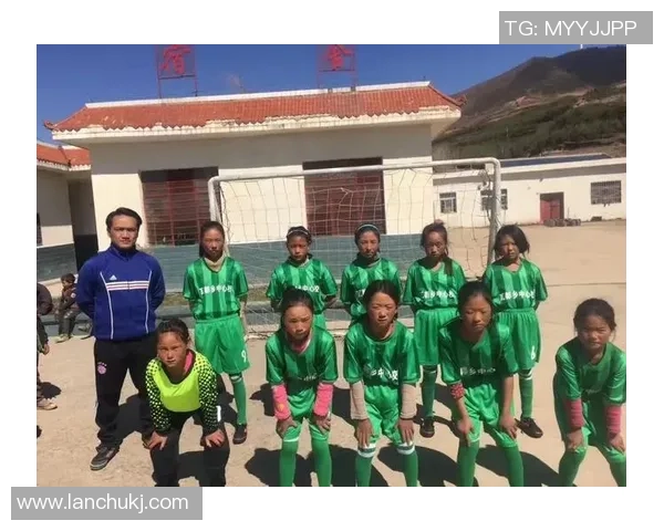 足球明星用爱心助力贫困儿童改变命运的感人故事